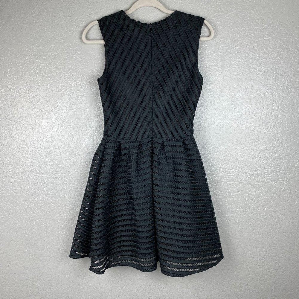 H&M Black A-Line Lace Eyelet Body Flattering Dress Women's Size 4 - Picture 7 of 7